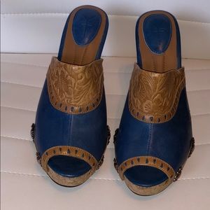 🔆Brand New🔆 YKnot “Saddle Up” Wedges